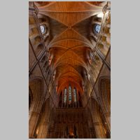 Southwark Cathedral, London, photo by Diego Delso on Wikipedia,2.jpg